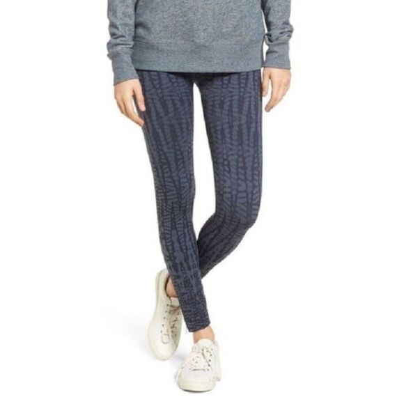 SPANX FL3515 Look At Me Now
Seamless Leggings Indigo Geo Size Large Blue Navy - Picture 2 of 12